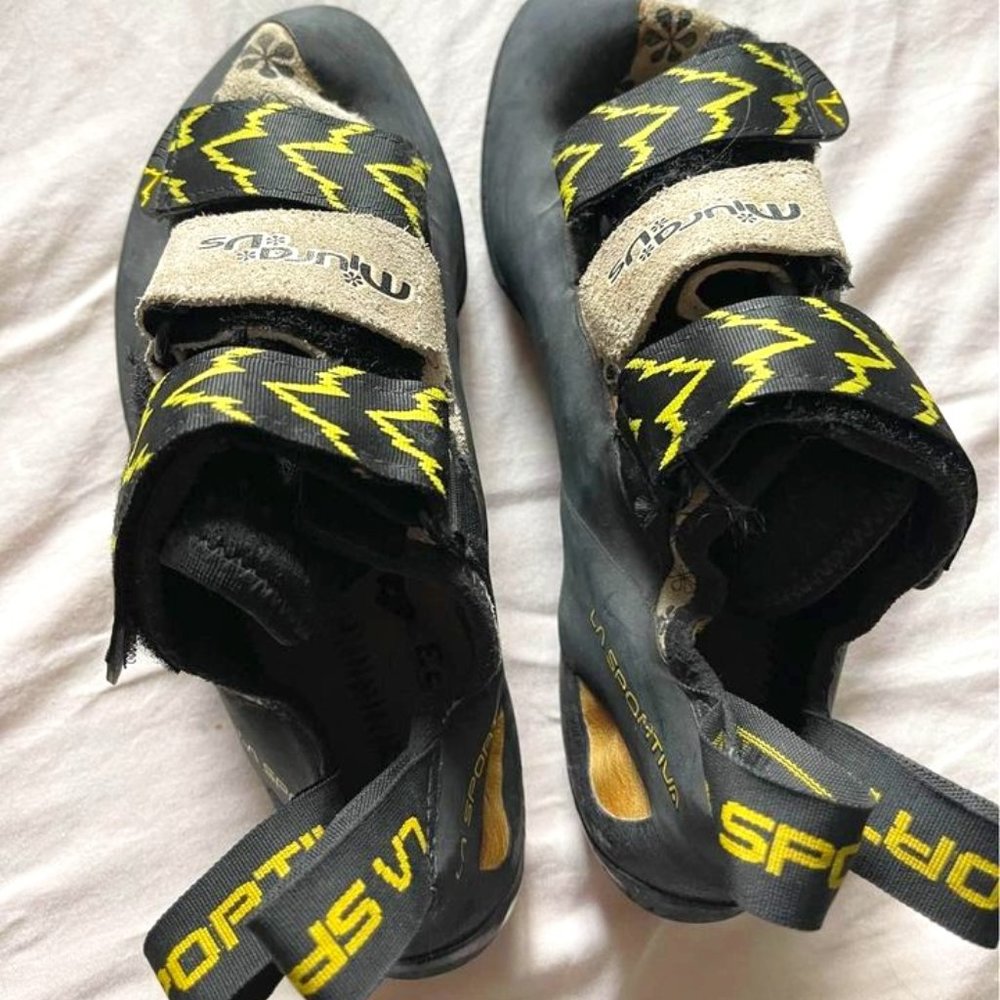 Lá Sportiva Miura Climbing Shoes 6.5